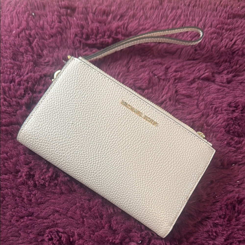 Michael Kors Pebble Leather Wristlet - Cream